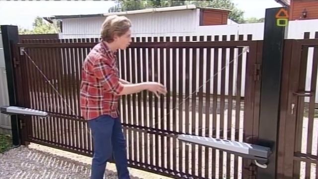 Конструкция и сборка распашных автоматических ворот Алютех