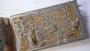 Как выпаять микросхему. Способ 1. (или любую многоконтактную радиодеталь)