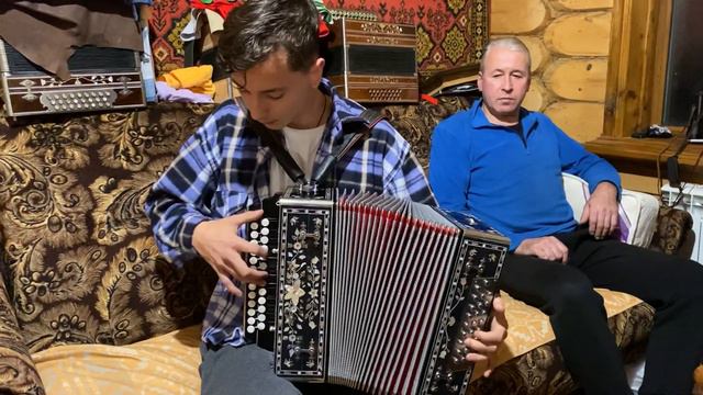 Новая гармонь  .