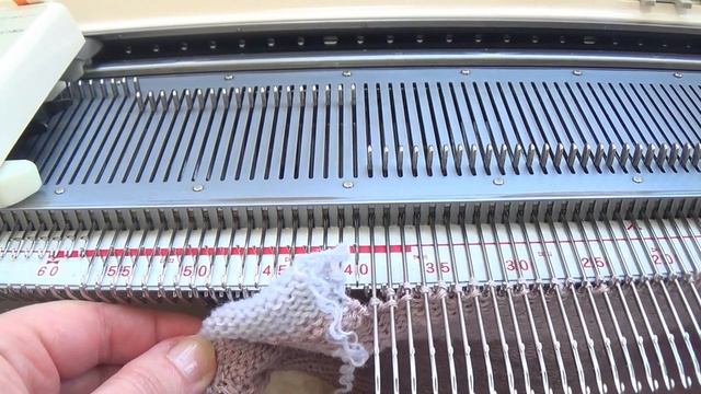 Вязаная майка на вязальной машине: подробный мастер-класс, часть 3... смотреть онлайн