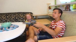 Вредная младшая сестра против старшей и брата