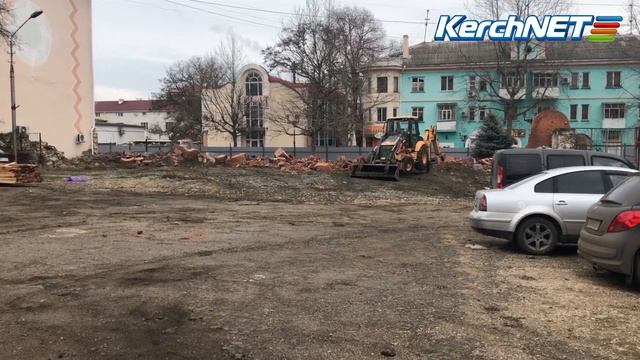 На улице Ленина снесли забор из красного кирпича смотреть онлайн