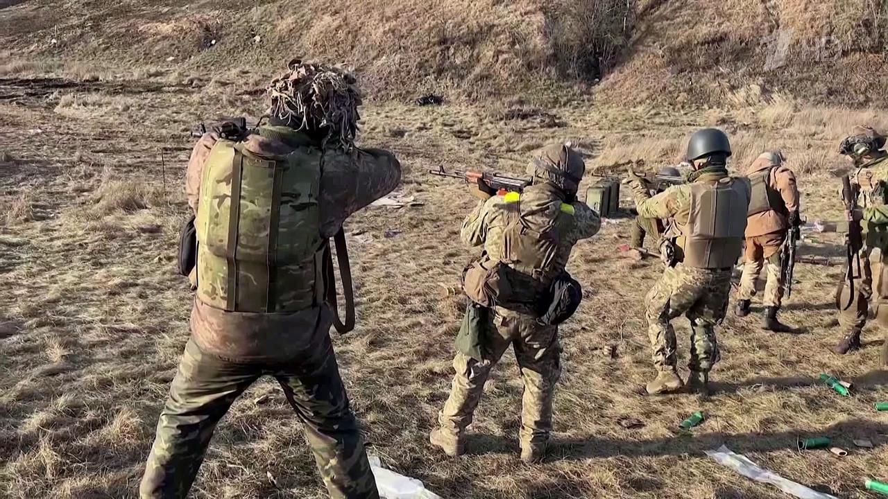 В феврале и марте на Украине находились 50 спецназовцев из Британии, пишет газета "Гардиан"
