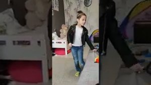Мама я танцую, под нашу босую