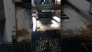 Гидравлический станок для производства прессованной продукции. Макуха..mp4