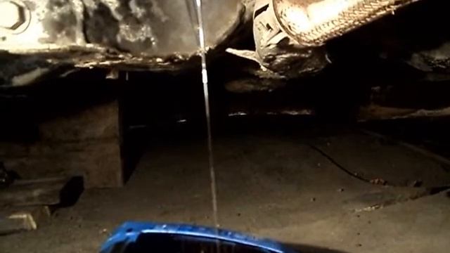 Замена масла с ДВОЙНОЙ ПРОМЫВКОЙ двигателя Митцубиси Лансер Цедия 1,5 GDI (MITSUBISHI LANCER CEDIA смотреть онлайн