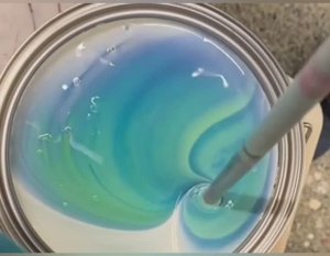 Для снятия стресса смешивание красок и успокаивающая музыка