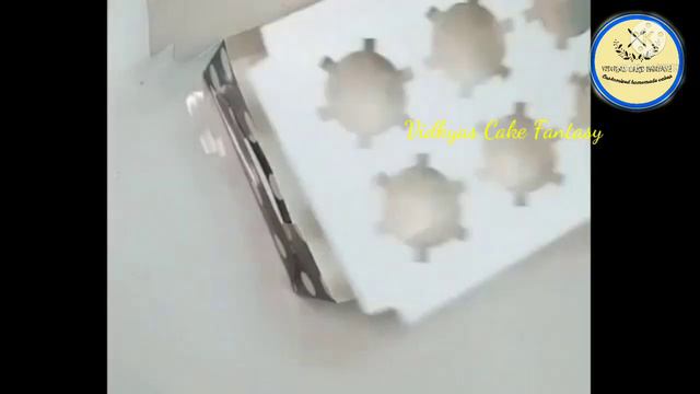 Cupcakes | Vanilla Cupcake and chocolate cupcake||