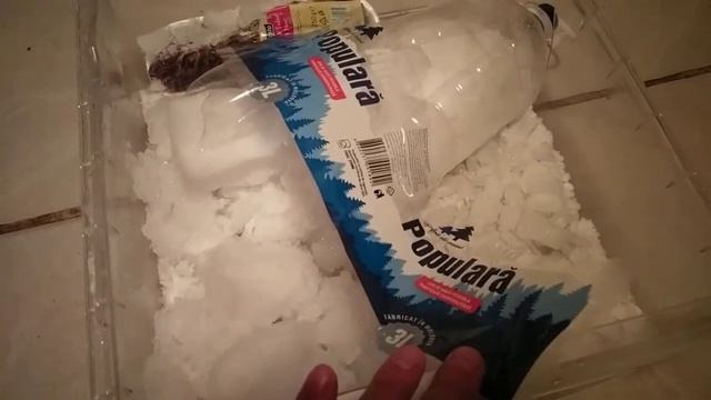 Что будет с минеральной водой в морозилке ? Разорвало холодильник ! ну, почти... смотреть онлайн