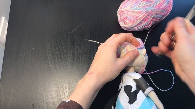 Прическа для куклы из ниток | Волосы из пряжи | thread hair for dolls смотреть онлайн