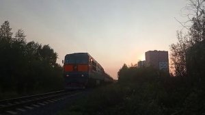 ТЭП70 - 526 с пригородным поездом Пинюг - Киров