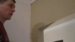 Оклейка обоями сложных участков.