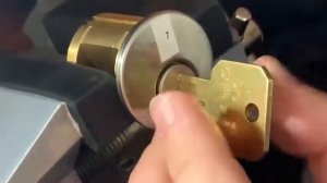 Вскрытие замка дверного. Бампинг.