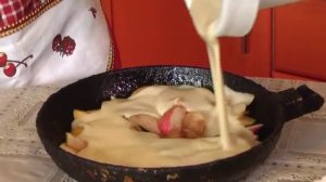 Шарлотка на сгущенке