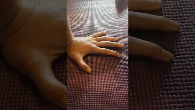Запястья без боли и травм в йоге (и не только)