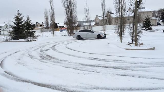 2010 Mercedes Benz C-Class Drifting in Snow смотреть онлайн