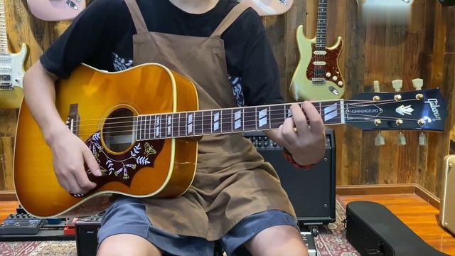 Gibson Hummingbird Original VS Red Spruce смотреть онлайн