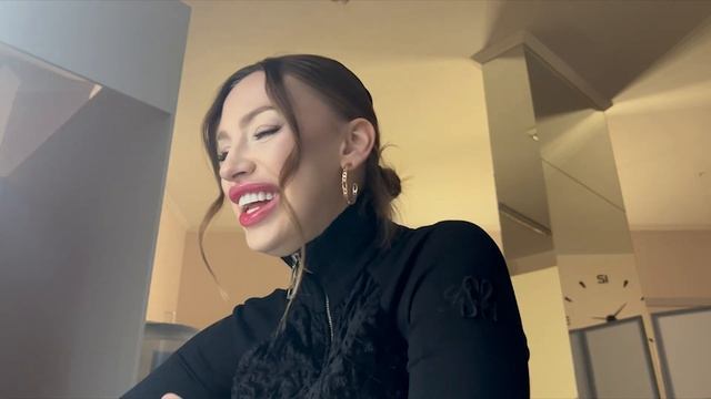 Наращивание ногтей в студии красоты MirA: разрешили курить прямо во время процедуры! смотреть онлайн