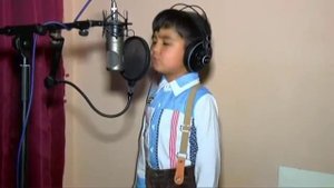 4 Yoshli Azizbek Ho'l bo'lmasin jonli ijro Yangi uzbek klip 2015