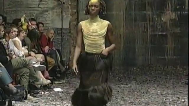 Alexander McQueen Fall/Winter 2000, "Eshu" смотреть онлайн