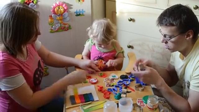 ПЛАСТИЛИН: Лепка из пластилина для детей. УРОК №3 «Формочки для пластилина. Учим цвета». смотреть онлайн