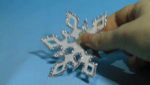 Резинка для волос снежинка из фоамирана.