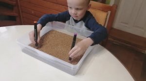 Интересный вариант межполушарной игры для развития мозга. Рисуем двумя руками