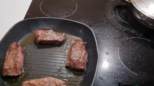 САМЫЙ ПРОСТОЙ РЕЦЕПТ ПРИГОТОВЛЕНИЯ СТЕЙКА(МЯСА) НА СКОВОРОДЕ-(1080p60)