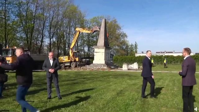 В Польше снесли памятник благодарности Красной армии