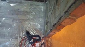 Как снять краску со стен в ванной .Точнее как снять советскую краску) DIY