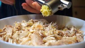 ЗЕЛЬЦ ДОМАШНИЙ |КОЛБАСА В БУТЫЛКЕ| Быстро и полезно/ ЗЕЛЬЦ из курицы/ куриный рулет