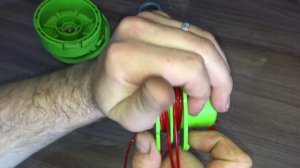 Как заправить леску в катушку для триммера?