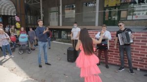 Группа Lume (Сергей и Ирина Ковальски) в ТЦ "Budapest". Кишинев, Ботаника. бывший ТЦ "Marmelad" 202