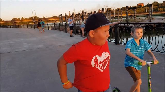 Матвею подарили крутой ГИРОСКУТЕР ! Устроили челлендж . Кто У-П-А-Л ? смотреть онлайн