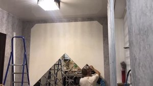 Отделка кухонной стены зеркальной плиткой