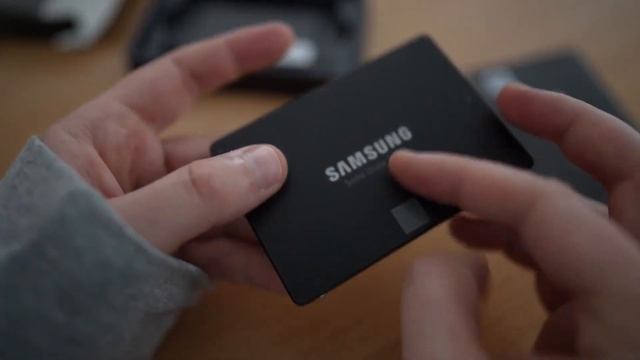 Samsung 870 EVO 4TB SSD Drive Unboxing and Installation смотреть онлайн