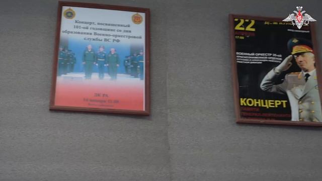 Девушка-мультиинструменталист военного оркестра Барнаульской Краснознамённой ракетной дивизии