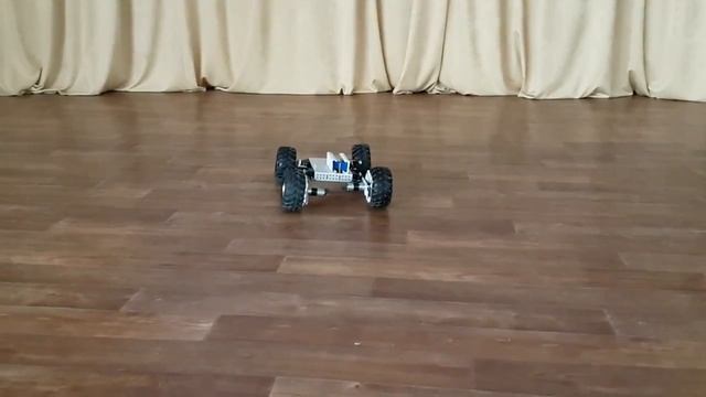 Робот танцует Кара Жорга