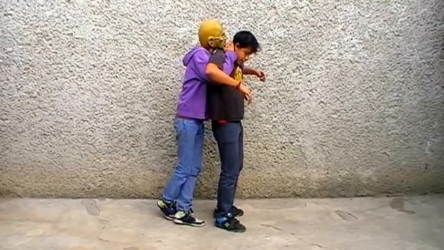 como zafarse / liberarse / soltarse / salir del agarre de alguien mas fuerte смотреть онлайн