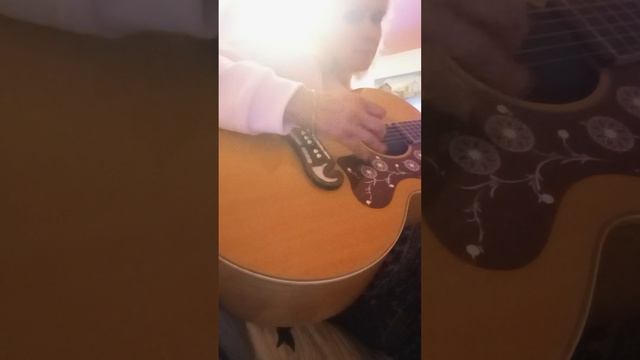 plugged in my guitar.. Ritchie Valens on my Epiphone J200sce. love love this guitar!!! смотреть онлайн