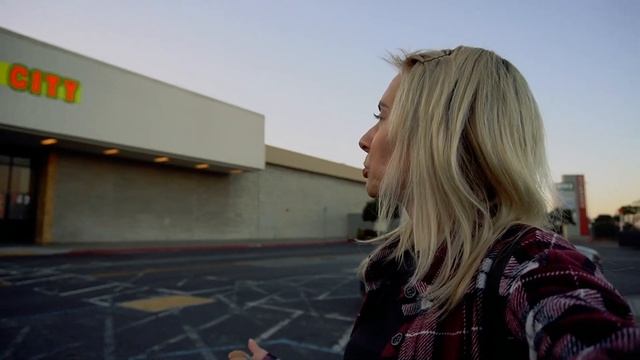 Что покупают в США на ХЭЛЛОУИН. Идем в американские супермаркеты. HALLOWEEN VLOG смотреть онлайн