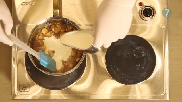 Крем суп из белых грибов с сыром дорблю. Рецепт от шеф-повара. смотреть онлайн