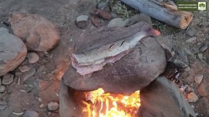 Жарка рыбы на камне