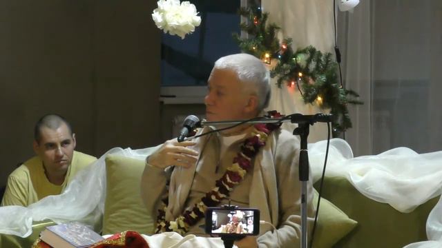 КРИШНА БЕСПРИСТРАСТНЫЙ ИЛИ У НЕГО ЕСТЬ ЛЮБИМЧИКИ? - Чайтанья Чандра Чаран смотреть онлайн