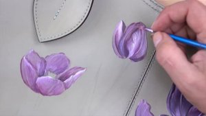 Роспись кожаной сумки акриловыми красками. Мастер-класс от Удовиной Наташи. Рисуем красивые тюльпан