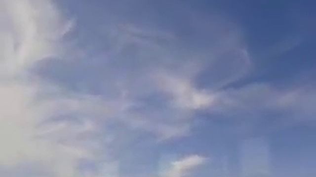 Красивейшие узоры облаков в виде Ангела. смотреть онлайн