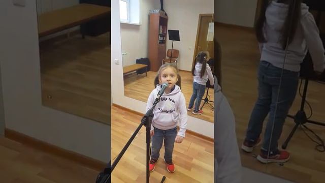 Кошка беспородная. Вероника Горшкова 5 лет, Оксана Родина занятия пением с детьми ЮЗАО, ТИНАО
