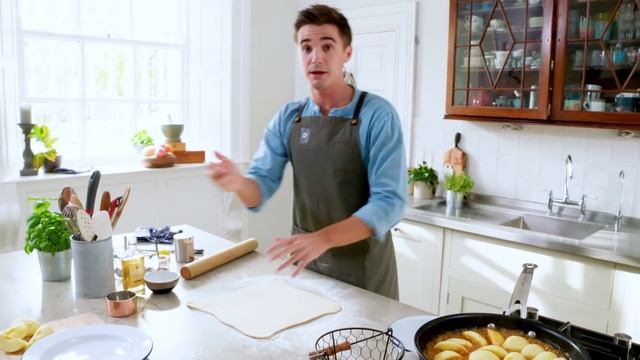 BEST Apple Tarte Tatin Recipe! смотреть онлайн