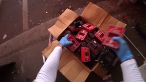 Нашли мотоцикл Харлей Дэвидсон в брошенном контейнере. Повезло.