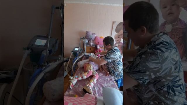 Одно из самых важных, ежедневных движений каждые час-полтора разворот-поворот ??#евасма1 #папасаша